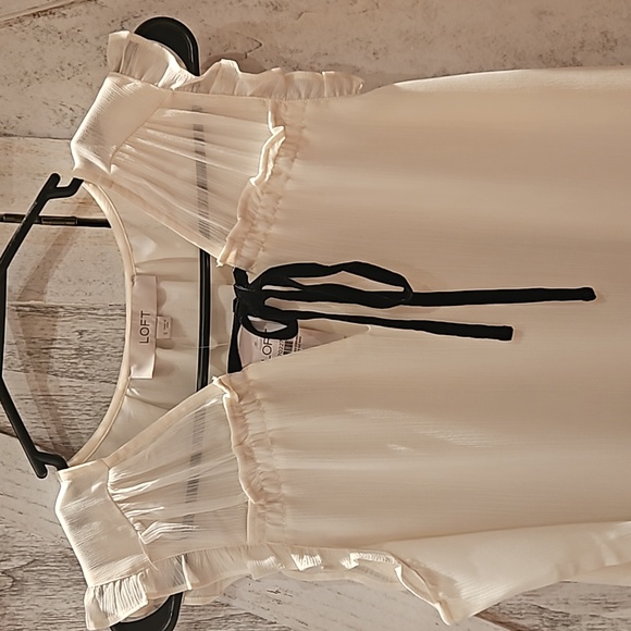 LOFT Sleeveless blouse size S .  off white color. - Picture 2 of 11